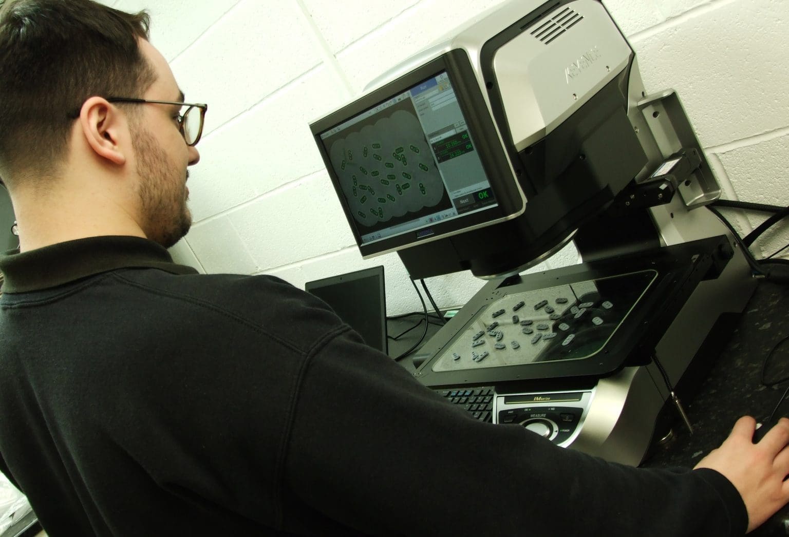 Measuring rubber moulded parts